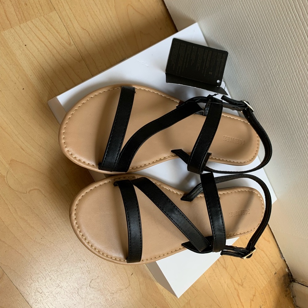 Cute flat sandals in black! For summer 🌻